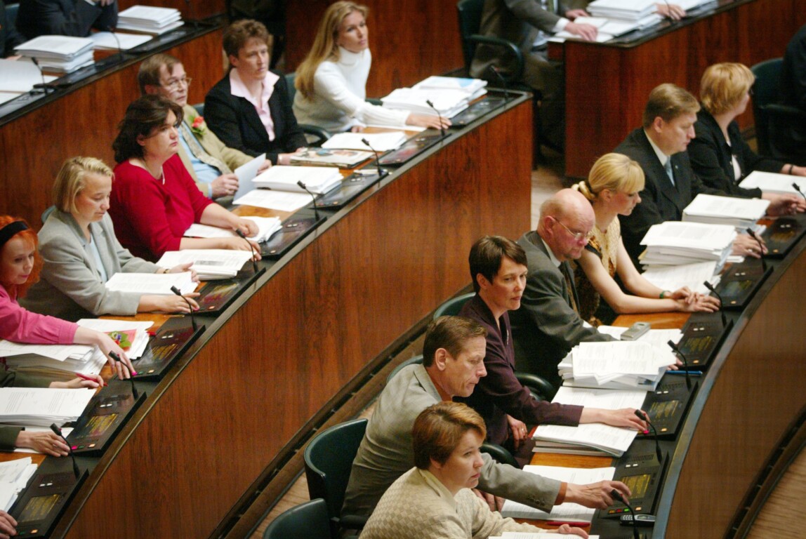 110484624 Kuvassa äänestys viidennestä ydinvoimalasta.
